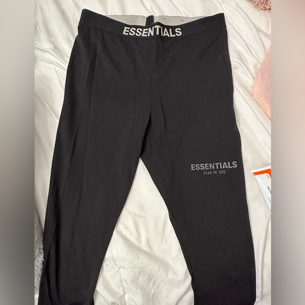 Essentials Leggings (Medium)